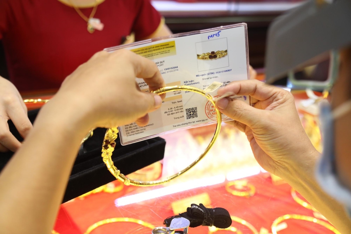 Mở cửa phiên giao dịch sáng nay, các loại vàng nữ trang giảm giá từ 80.000 - 100.000 đồng/lượng.