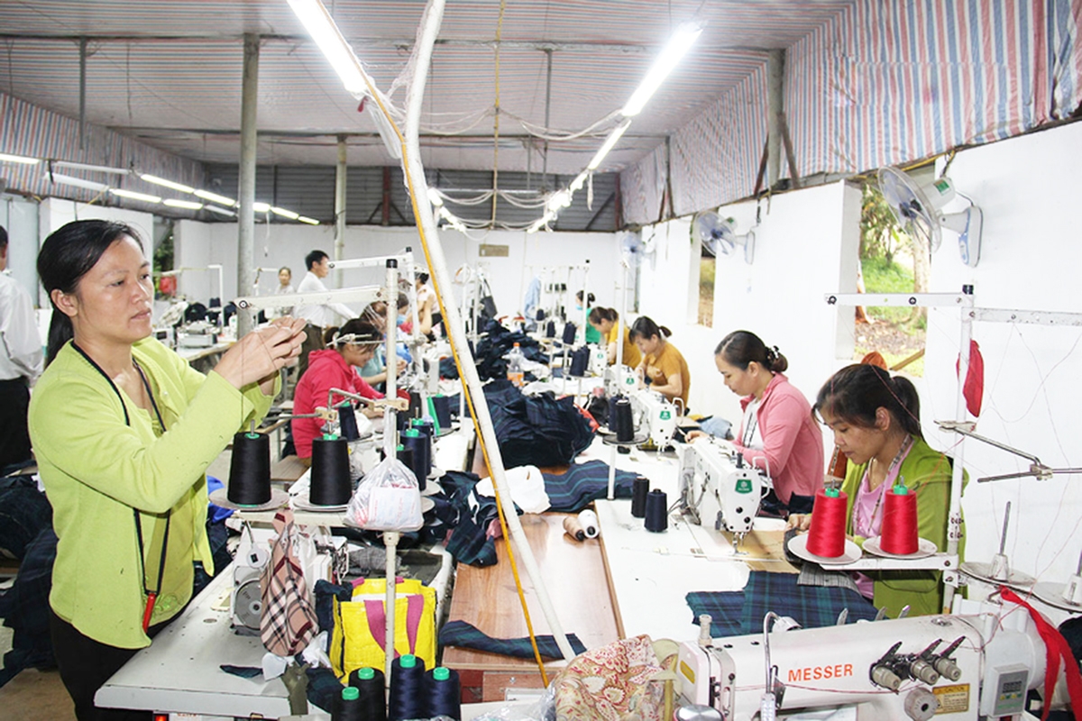 Nhờ được dạy nghề, nhiều lao động dân tộc thiểu số ở huyện Kim Bôi đã có việc làm ổn định, thu nhập cao.