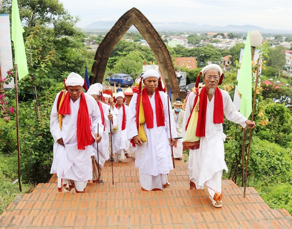 Trong việc tham gia bảo đảm tình hình an ninh trật tự ở huyện Bắc Bình, vai trò của các vị chức sắc tôn giáo người Chăm là rất quan trọng.