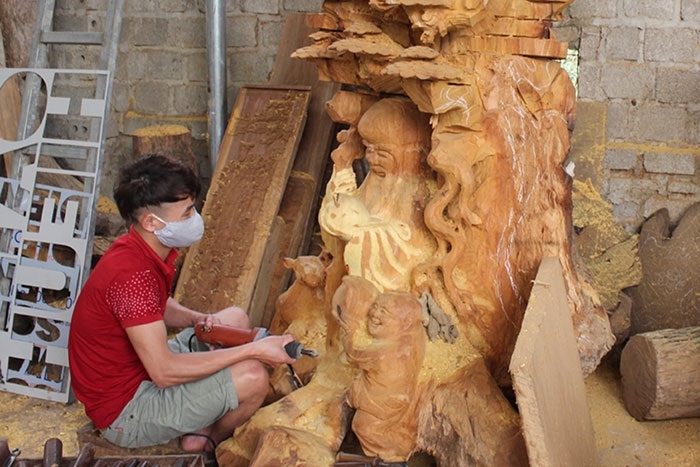 Chú trọng đào tạo nghề cho người lao động là cách nâng cao chất lượng sản phẩm thủ công mỹ nghệ.