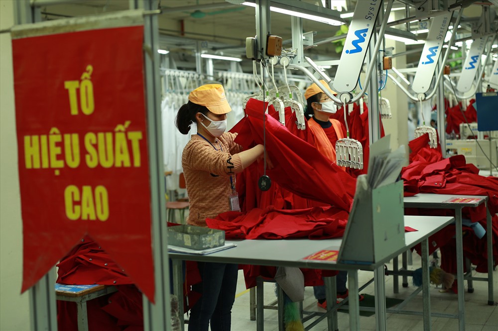 Đến năm 2025, Việt Nam là nước đang phát triển có công nghiệp theo hướng hiện đại, vượt qua mức thu nhập trung bình thấp.