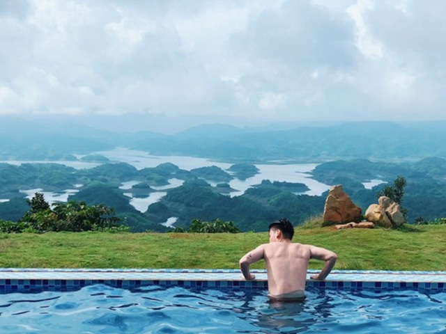 Hồ bơi vô cực view Tà Đùng. (Ảnh: Nhật Lê)