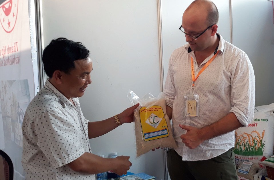 “Lúa gạo Cát Tiên” được nhiều khách hàng đón nhận.