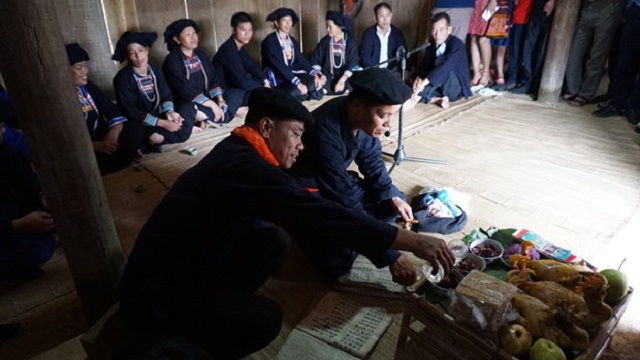 Lễ Giải hạn - nối số của đồng bào dân tộc Mông đen đến từ xã Cao Minh đã được tái hiện tại Làng Văn hóa - Du lịch các dân tộc Việt Nam (Ảnh: TL)