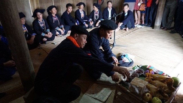 Lễ Giải hạn - nối số của đồng bào dân tộc Mông đen đến từ xã Cao Minh đã được tái hiện tại Làng Văn hóa - Du lịch các dân tộc Việt Nam (Ảnh: TL)