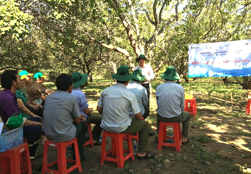 Tập huấn về trồng trọt theo phương thức “cầm tay chỉ việc” đã giúp bà con thiểu số ở Tánh Linh thay đổi nếp nghĩ, cách làm trong nghề nông.