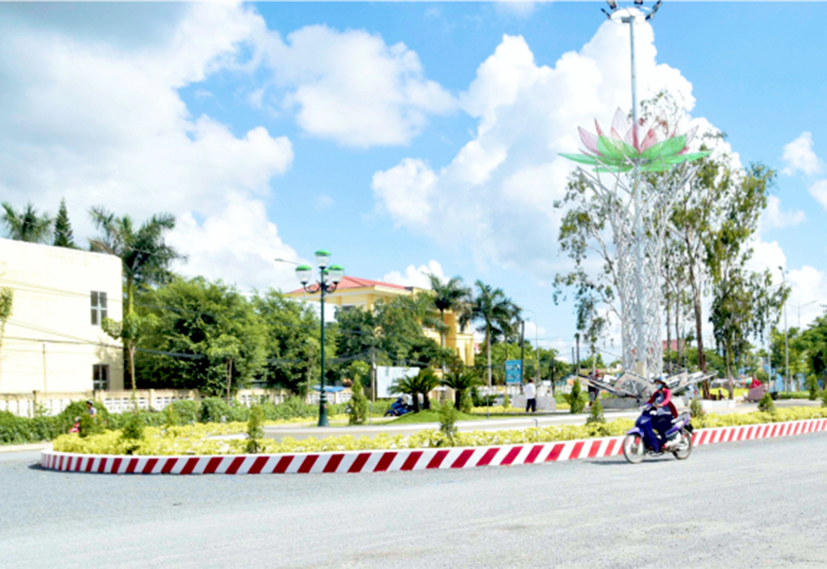 Việc ổn định sản xuất, nâng cao đời sống của người dân nằm trong mục tiêu về đích huyện nông thôn mới của huyện.