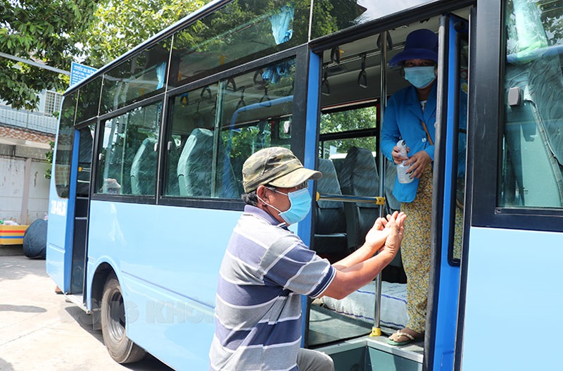 Dù không được hoạt động nhưng các HTX vẫn phải thường xuyên kiểm tra xe, bảo dưỡng, thực hiện công tác sát khuẩn trên xe theo định kỳ.