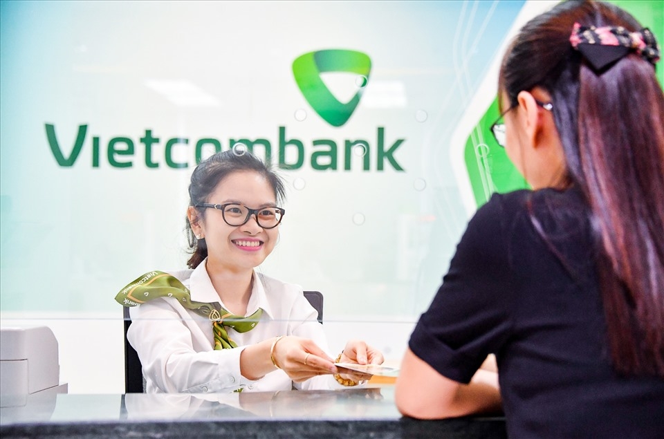 Giao dịch khách hàng tại Vietcombank.