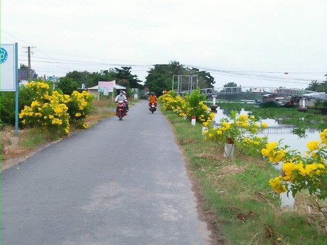 Mô hình tuyến đường xanh-sạch-sáng giúp huyện Gò Quao đạt chuẩn nông thôn mới.