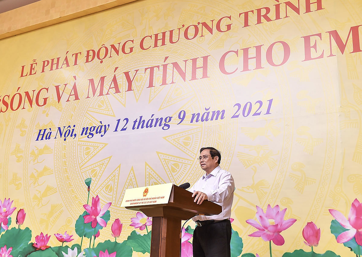 Thủ tướng Chính phủ Phạm Minh Chính phát động chương trình “Sóng và máy tính cho em”.