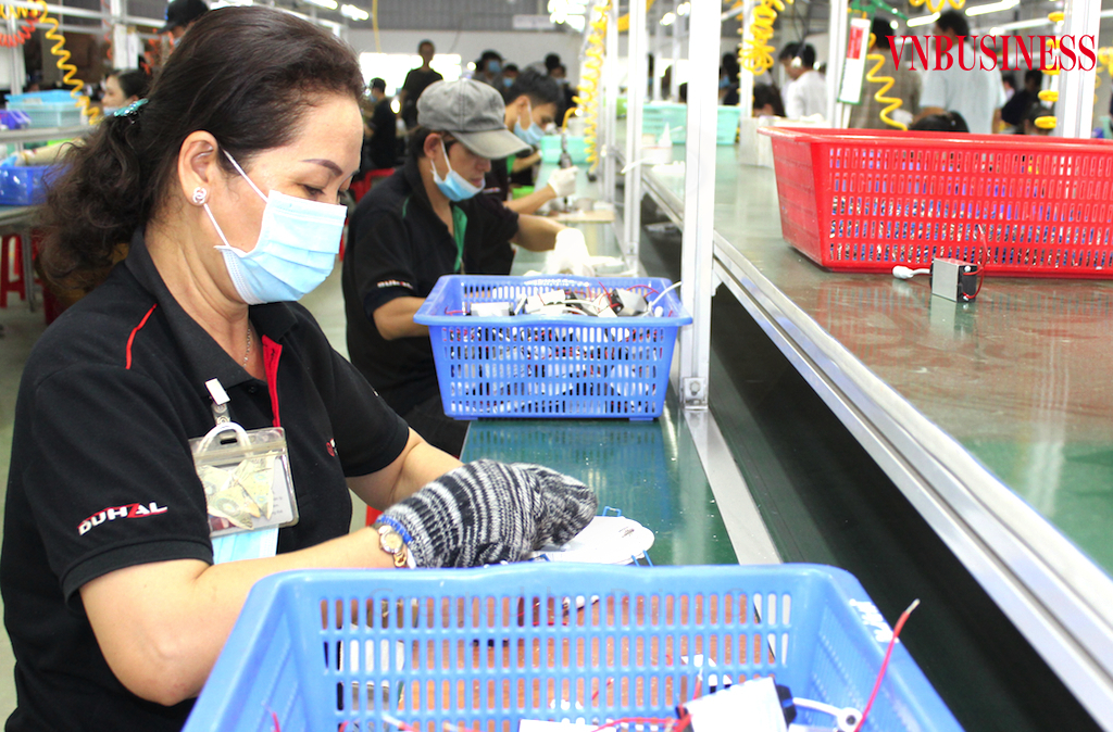 Các DN đang chờ đợi “sống chung” cùng đại dịch với mong muốn tháo gỡ khó khăn trong các quy định phòng chống dịch.