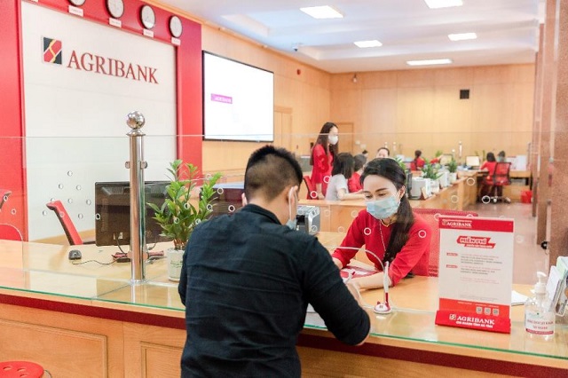 Agribank tiếp tục thực hiện miễn phí dịch vụ trên tất cả các kênh giao dịch cho khách hàng tại các tỉnh, thành phố đang thực hiện cách ly xã hội theo Chỉ thị 16/CT-TTg của Thủ tướng Chính phủ