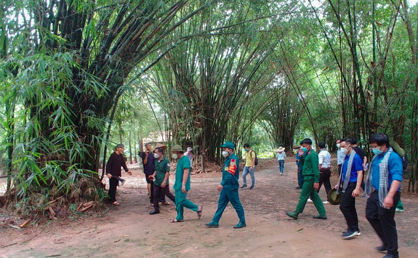 Các y - bác sĩ, nhân viên y tế tham gia chống dịch ở TP Hồ Chí Minh tham quan, trải nghiệm tour Cần Giờ.