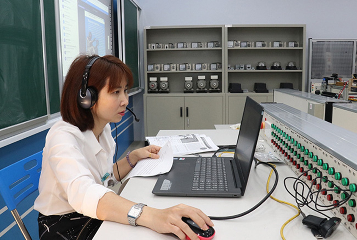 Công tác đào tạo trực tuyến đang được nhiều trường nghề triển khai, cho hiệu quả tích cực.