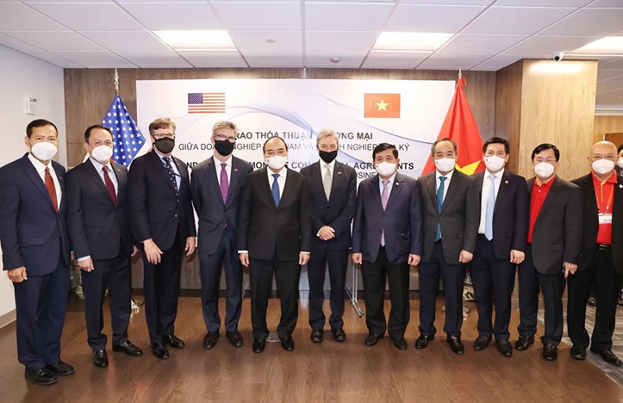 Chủ tịch nước Nguyễn Xuân Phúc và đại diện Tập đoàn Boeing.