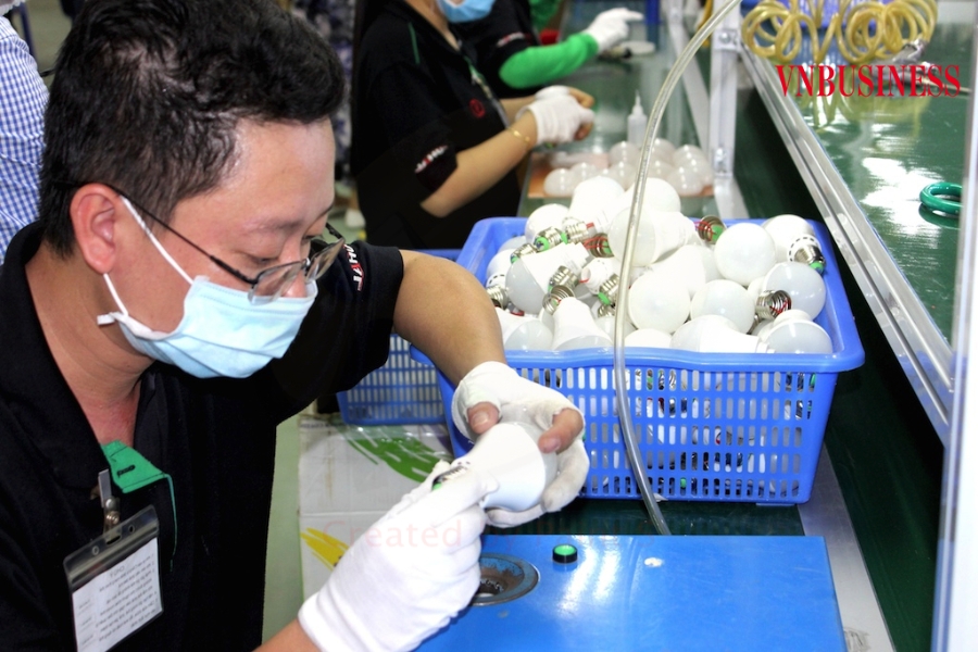 Các DN sản xuất có chung tâm trạng nửa mừng, nửa lo khi vùng “tâm dịch” Tp.HCM mở cửa trở lại các hoạt động kinh tế trong thời gian tới.