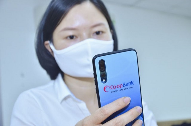 Co-opBank tiếp tục thực hiện giảm, miễn phí dịch vụ thẻ thanh toán nội địa, phí tin nhắn áp dụng trong toàn hệ thống đến khách hàng và người dân