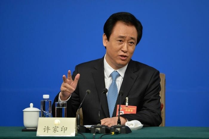 Tỷ phú tăng tài sản trong khi công ty của ông gánh nợ.