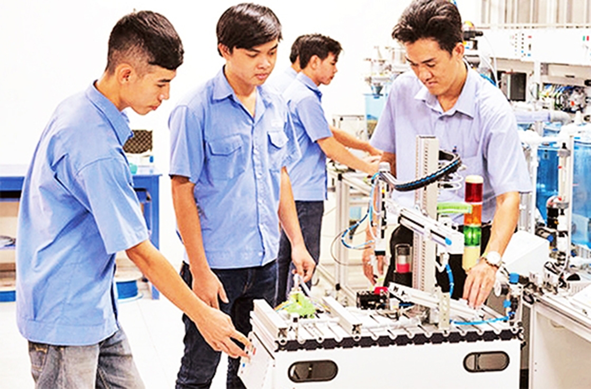 Các trường nghề cần đầu tư nghiêm túc hơn cho hoạt động đào tạo kỹ năng mềm, dạy ngoại ngữ cho sinh viên.