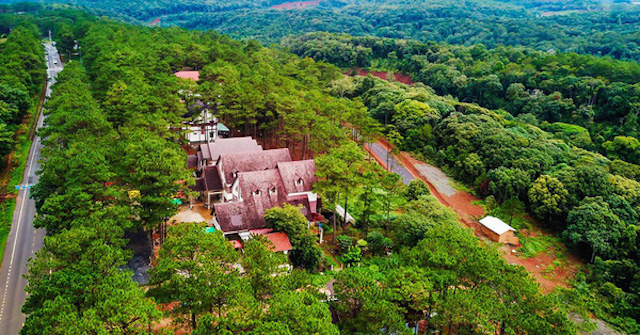 Cùng với cơn sốt đất nền trên cả nước hồi quý I, bất động sản Tây Nguyên cũng không là ngoại lệ. Tuy nhiên, quý III do ảnh hưởng của dịch bệnh, sức cầu giảm nên cơn sốt đất bị chặn đứng, khiến giá giảm từ 20-30%. (Ảnh: TL)