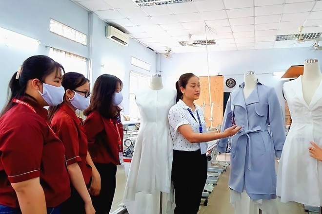 Lao động được đào tạo trong trường nghề có nhiều lợi thế cạnh tranh cơ hội việc làm, tăng thu nhập.