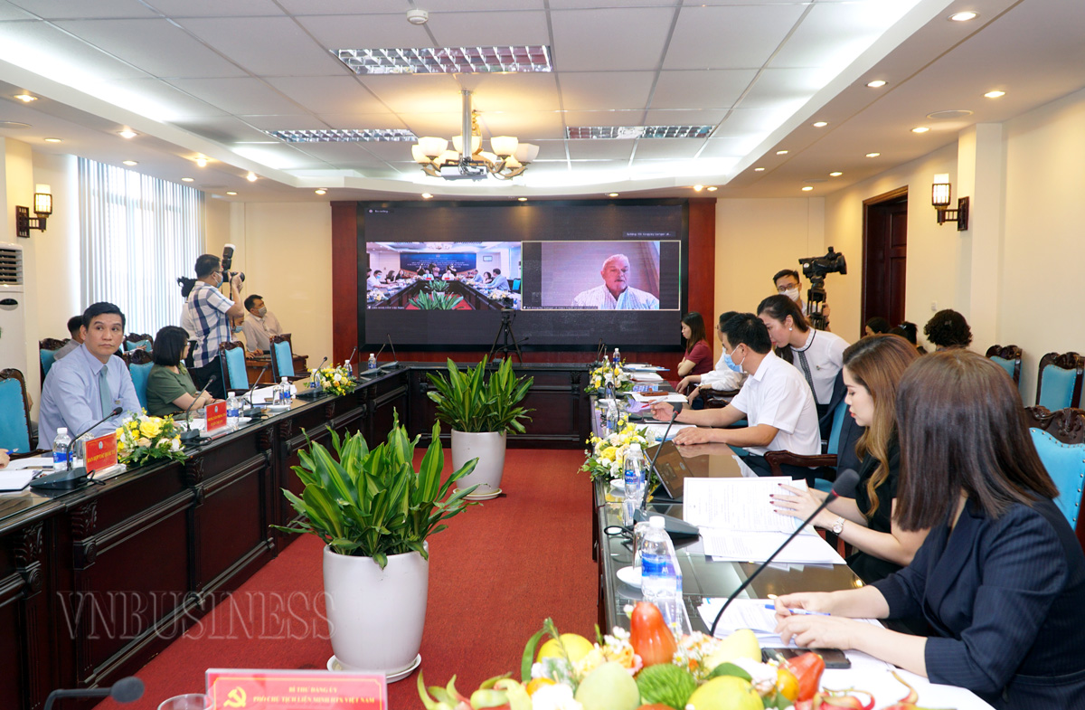 Có nhiều doanh nghiệp nước ngoài quan tâm và đã kết nối với các HTX ở Việt Nam để thu mua và xuất khẩu trái cây thành công.