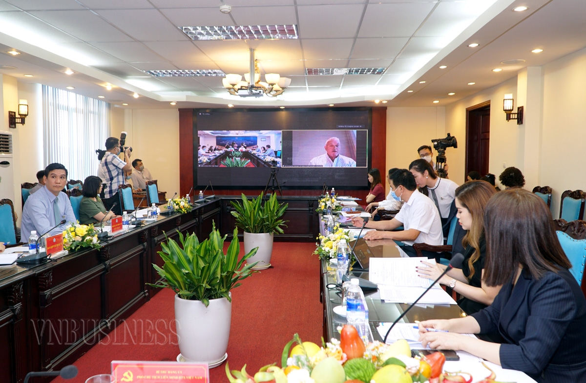 Có nhiều doanh nghiệp nước ngoài quan tâm và đã kết nối với các HTX ở Việt Nam để thu mua và xuất khẩu trái cây thành công.