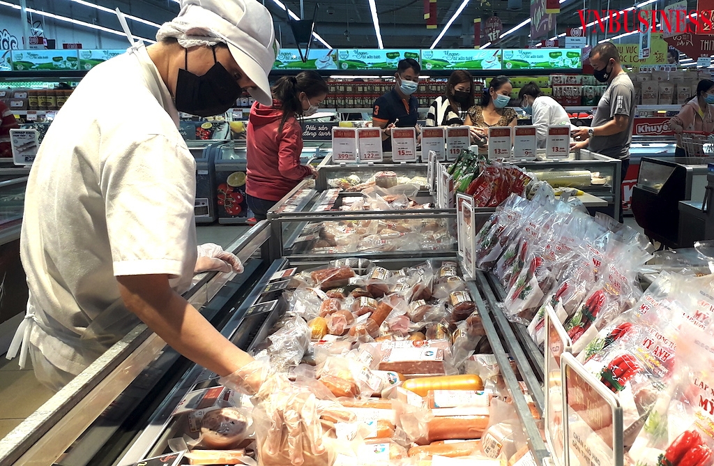 “Sống chung” với đại dịch Covid-19 đòi hỏi ngành bán lẻ thích ứng tốt trước những thay đổi quá nhiều của khách hàng.