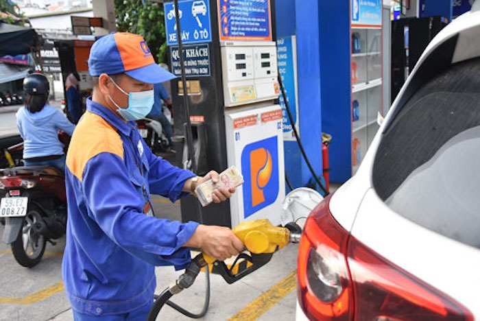 Bộ Công Thương yêu cầu kiểm soát, bảo đảm nguồn cung xăng dầu phục vụ sản xuất, tiêu dùng của người dân và doanh nghiệp.