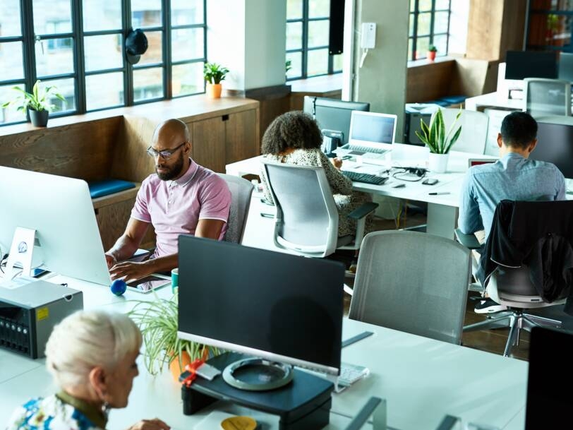 Bộ ba đã mang đến những ý tưởng mới cho thị trường việc làm, theo ban giám khảo Nobel.