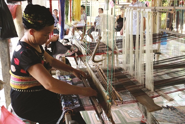 Các lao động hồi hương đa số là người ở các vùng nông thôn, miền núi cần phải đào tạo lại nghề để họ thích nghi với cuộc sống mới. (Ảnh TL)