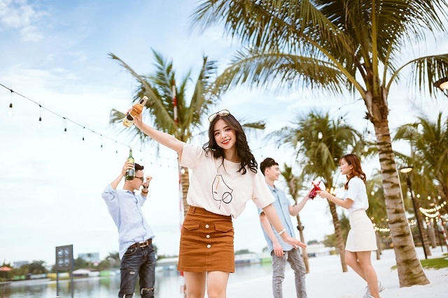 Những người trẻ hiện đại khát khao tiếp xúc nhiều nền văn hoá, trang bị ngoại ngữ, kỹ năng làm việc quốc tế và lĩnh hội những nét ưu việt ở các nước phát triển.