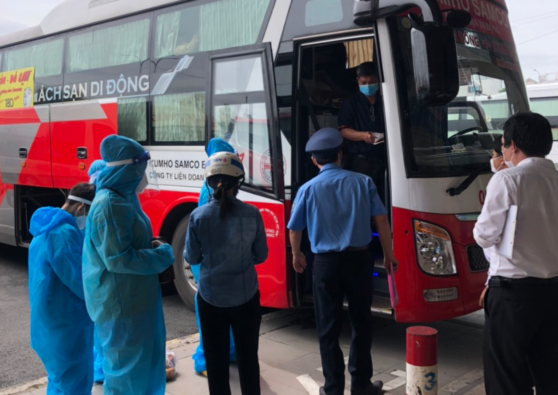 Nhu cầu đi lại thấp trong khi phải đáp ứng nhiều quy định khiến nhiều doanh nghiệp vận tải chưa muốn khởi động lại.