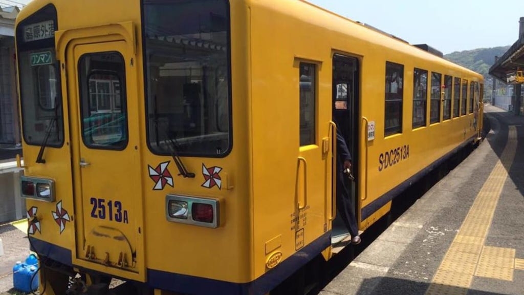 Việc Tổng công ty Đường sắt Việt Nam (VNR) xin nhập 37 toa tàu cũ đã sử dụng 40 năm của Nhật Bản đang gây nhiều tranh cãi.