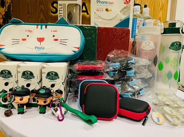 Nhiều phần quà xinh xắn đang chờ đón khách hàng may mắn trong tuần đầu khai trương