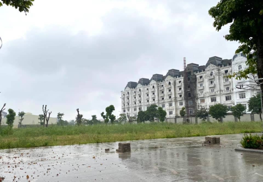 Tại Việt Nam giá BĐS tăng cao chủ yếu ở các vùng có thông tin quy hoạch và ở phân khúc đất nền, biệt thự/liền kề, trong khi đó dòng tiền vào BĐS vẫn được kiểm soát chặt chẽ.