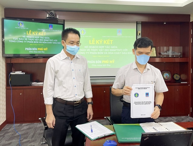 Lễ nký kết Kế hoạch hợp tác thực hiện chương trình sử dụng phân bón, thuốc bảo vệ thực vật an toàn, cân đối, hiệu quả trong sản xuất nông nghiệp bền vững.