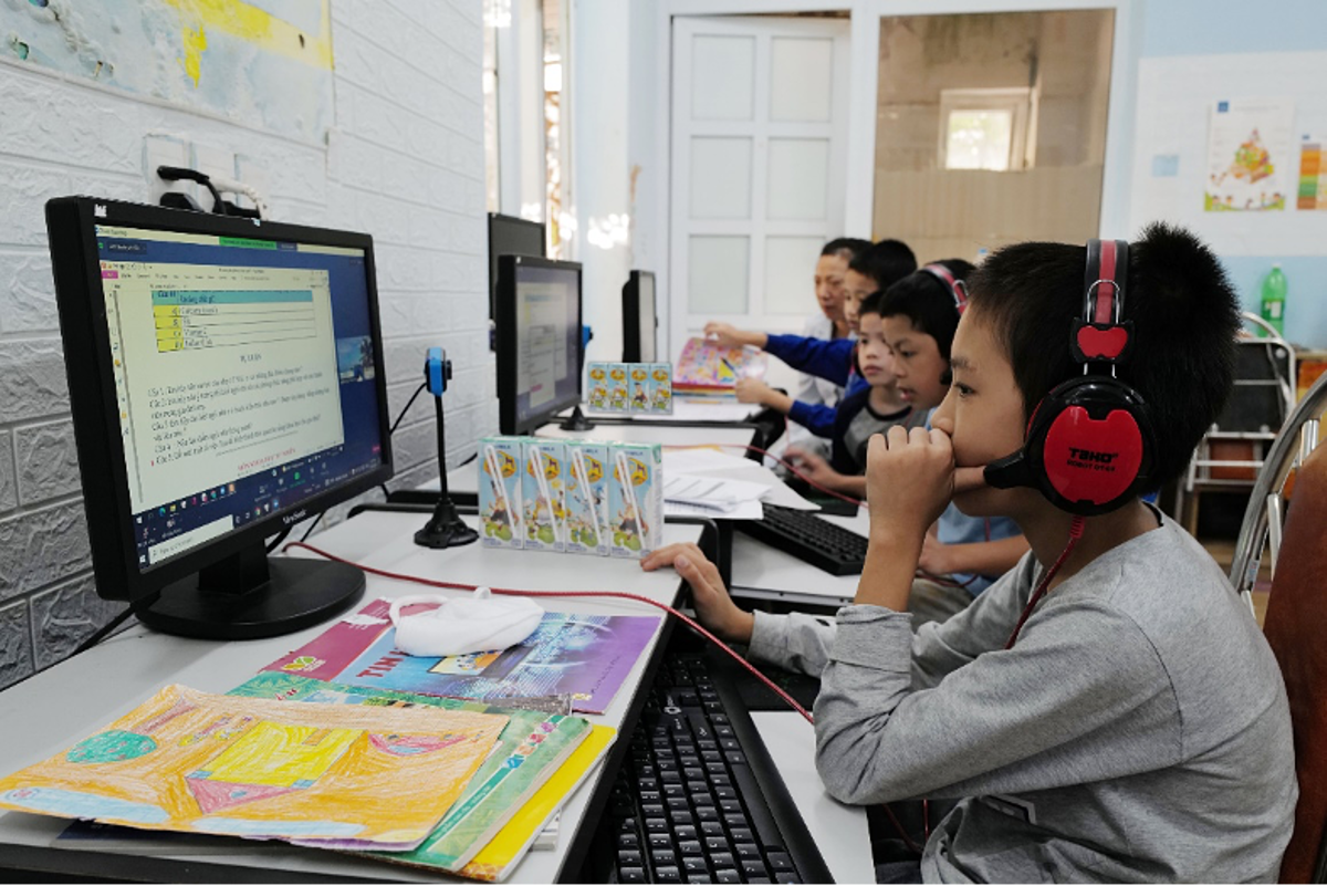 Vinamilk và Quỹ sữa Vươn cao Việt Nam đã đồng hành cùng các em nhỏ tại Trung tâm, hỗ trợ bổ sung dinh dưỡng để tăng cường sức khỏe, học tập tốt