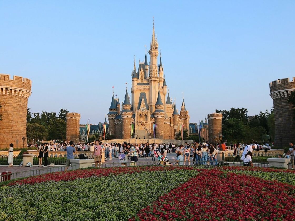 10. Disney Định giá: 44 tỷ USD Giá trị tăng hơn năm ngoái: + 8%