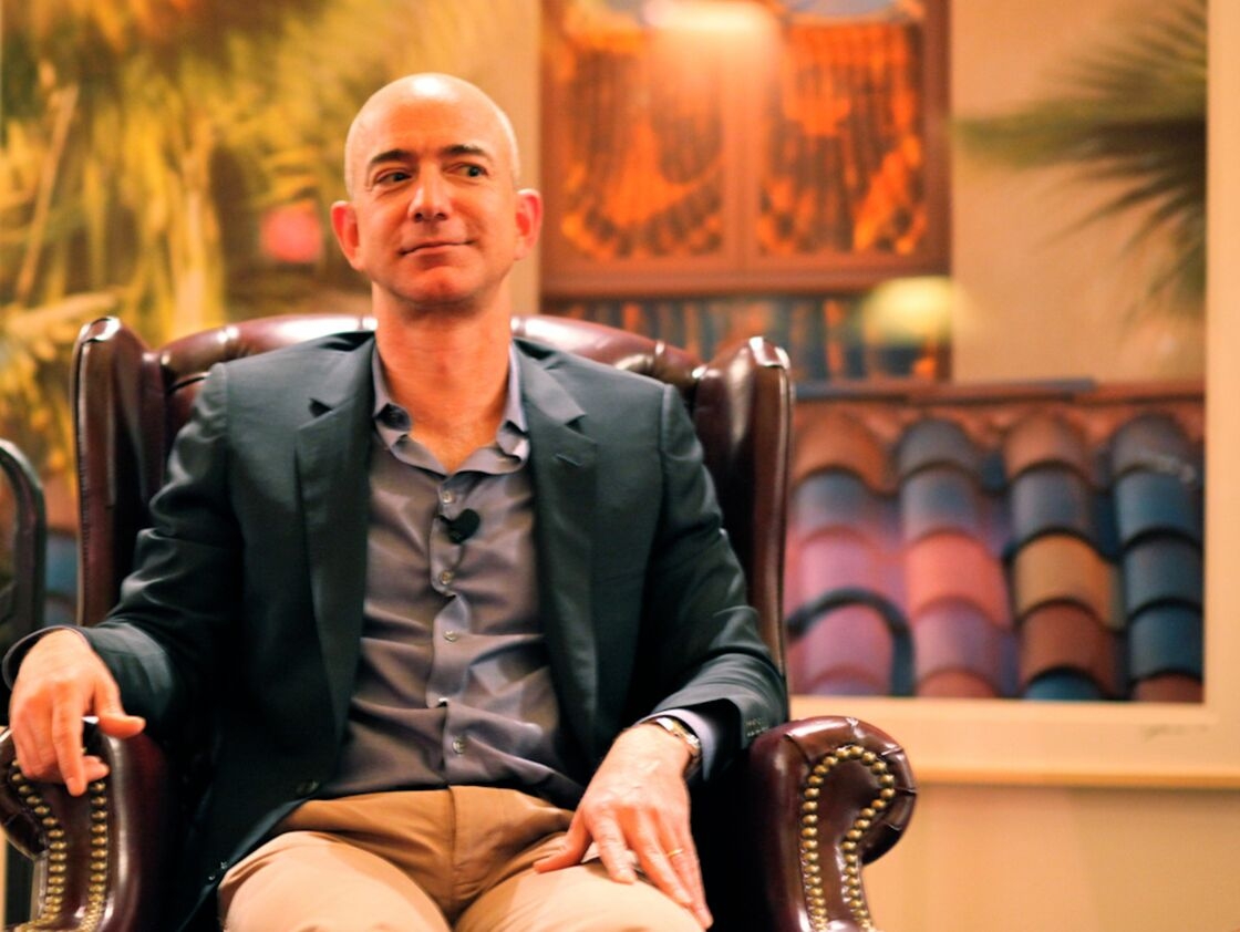 2. Amazon Định giá: 249 tỷ USD Giá trị tăng hơn năm ngoái: + 24%