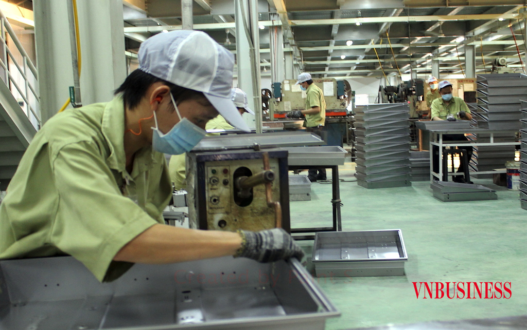 Các doanh nghiệp đang cố gắng hồi phục sản xuất khi “sống chung” dịch Covid-19, nên đòi hỏi chính sách quản lý cần tránh theo lối tư duy cũ.