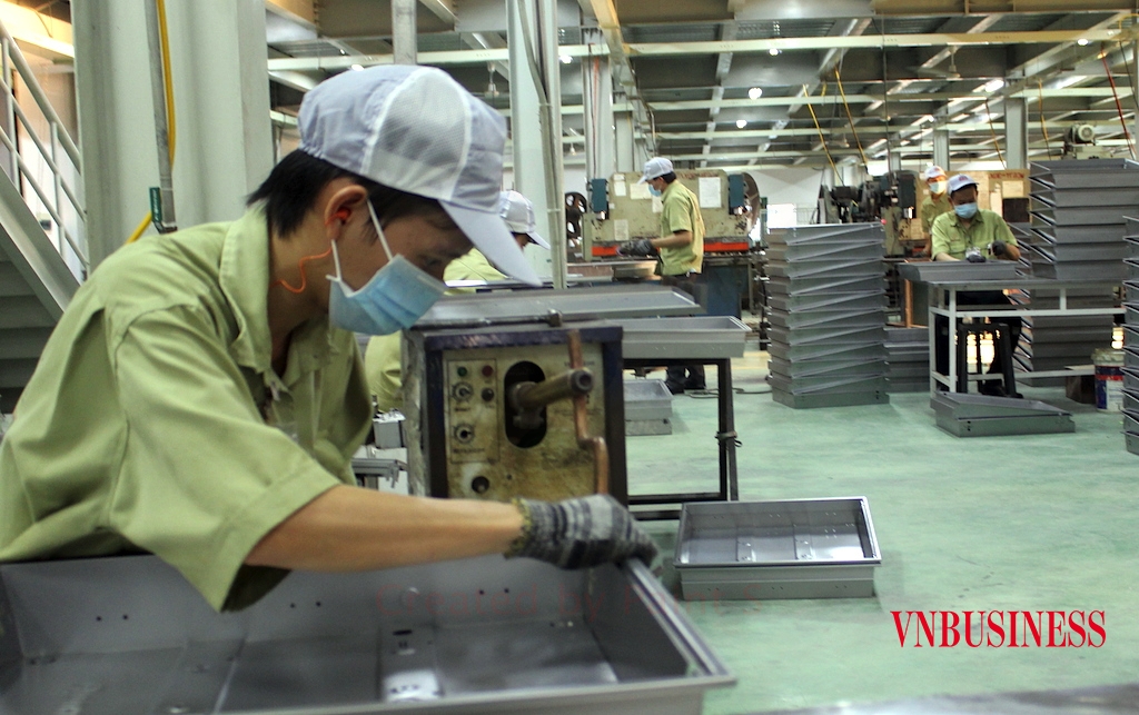 Các doanh nghiệp đang cố gắng hồi phục sản xuất khi “sống chung” dịch Covid-19, nên đòi hỏi chính sách quản lý cần tránh theo lối tư duy cũ.