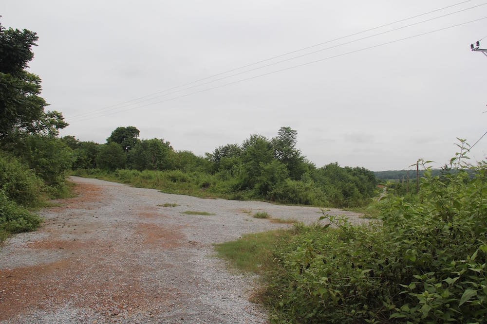 Sau nhiều năm thông tin Ba Vì trở thành trung tâm hành chính mới của Hà Nội, đất nơi đây vẫn hoang hoá, nhưng giá tiếp tục đang được thiết lập mặt bằng mới.