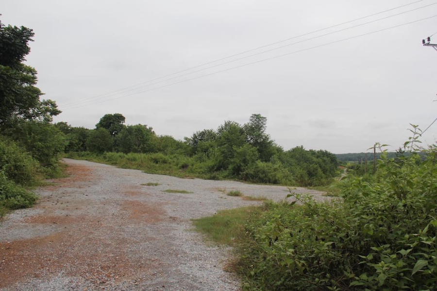 Sau nhiều năm thông tin Ba Vì trở thành trung tâm hành chính mới của Hà Nội, đất nơi đây vẫn hoang hoá, nhưng giá tiếp tục đang được thiết lập mặt bằng mới.