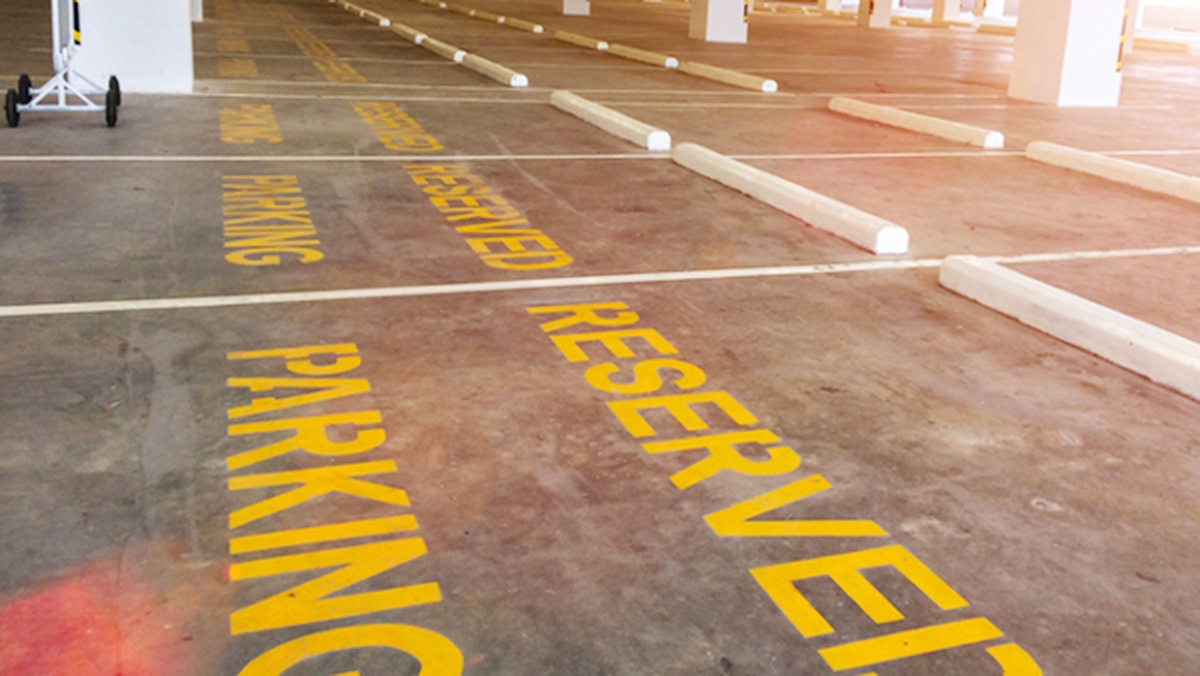 Việc bán chỗ đỗ xe định danh cũng làm dấy lên nguy cơ phân biệt đối xử, bất công. (Ảnh TL).