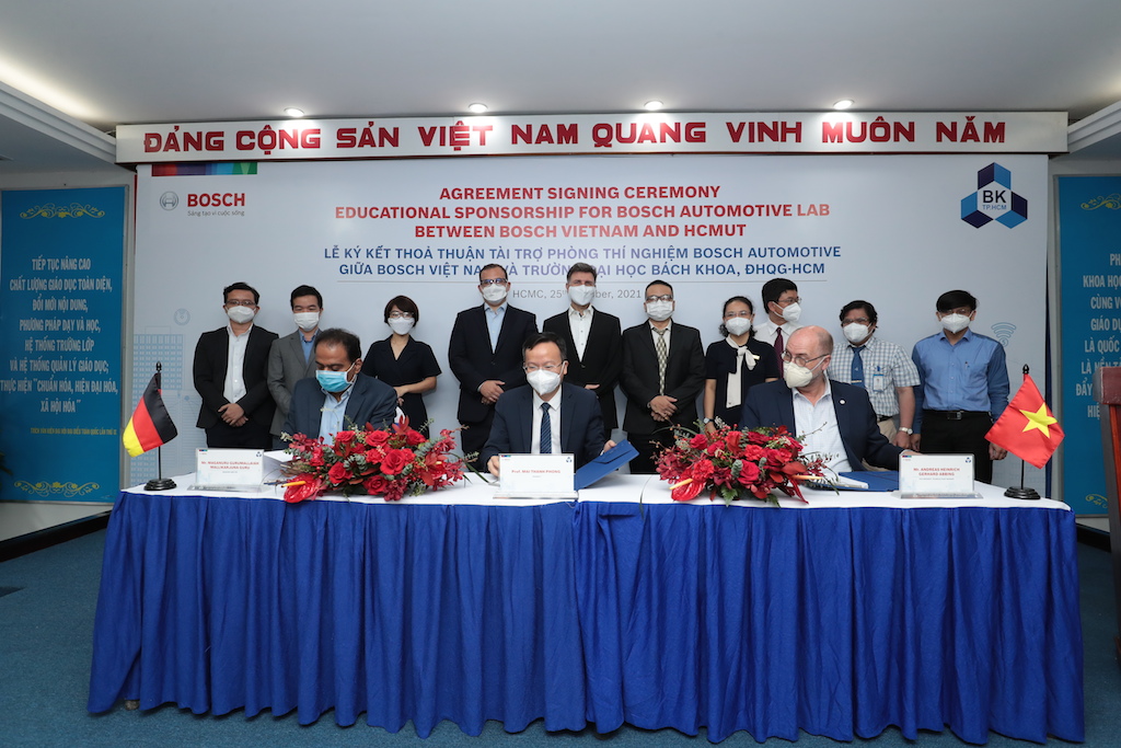Lễ ký kết thoả thuận tài trợ phòng thí nghiệm công nghệ ô tô hiện đại giữa Bosch Việt Nam với Đại học Bách Khoa – Đại học Quốc gia Tp.HCM.