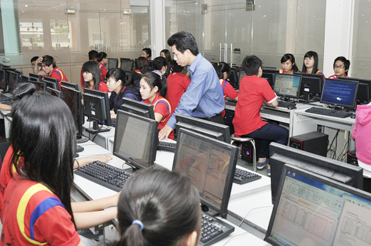 Tin học ứng dụng đang là một trong những nghề Hot trong trường nghề, có cơ hội việc làm cao.