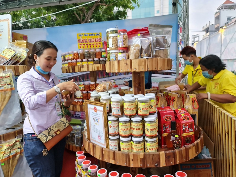 Bao bì sản phẩm OCOP sẽ quyết định đến việc mua hàng của nhiều người tiêu dùng.