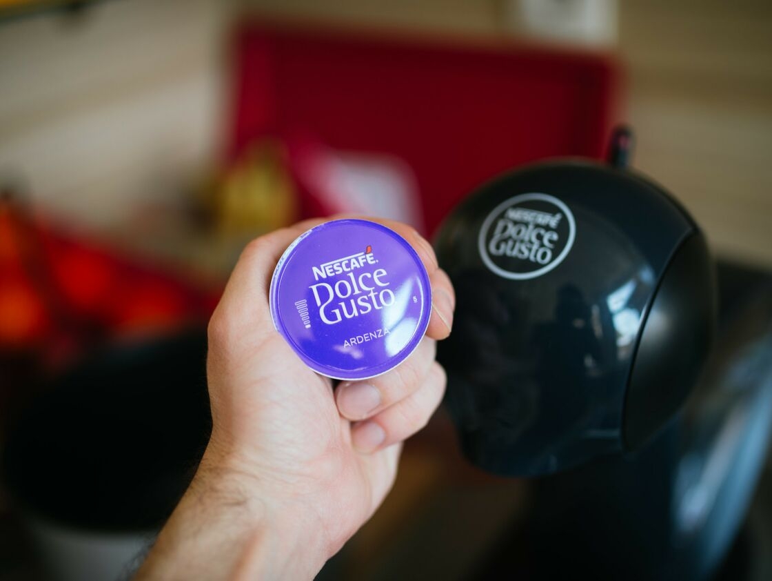 4. Nestlé - 4.149 chất thải nhựa ở 30 quốc gia Viên nén nhựa Nescafé của tập đoàn Nestlé.